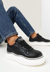 Born2be - Czarne Płaskie Sznurowane Sneakersy na Grubszej Podeszwie Tarecta. Nosek buta: okrągły. Kolor: czarny #1