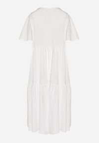 Born2be - Biała Wiskozowa Sukienka Rozkloszowana z Dekoltem V Natilenia. Okazja: na co dzień. Kolor: biały. Materiał: wiskoza. Styl: elegancki, casual, klasyczny #4