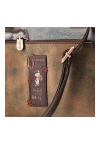 Brązowa Torebka Anekke Modna Listonoszka Damska. Kolor: brązowy. Wzór: napisy. Materiał: skórzane. Styl: casual. Rodzaj torebki: na ramię #4