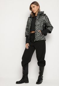 Born2be - Zielona Kurtka z Pikowanymi Przeszyciami i Ozdobnymi Rękawami Felandriss. Okazja: na spotkanie biznesowe, do pracy, na co dzień. Kolor: zielony. Materiał: jeans. Styl: klasyczny, biznesowy, casual #3
