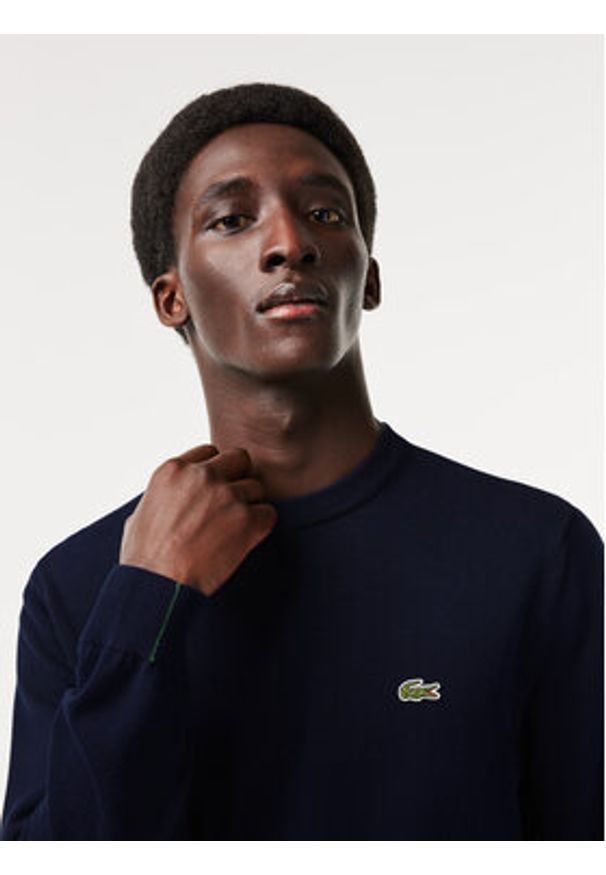 Lacoste Sweter AH1985-166 Granatowy Regular Fit. Kolor: niebieski. Materiał: bawełna