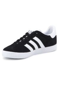 Adidas - Buty adidas Gazelle C Jr BB2507 czarne niebieskie. Nosek buta: okrągły. Zapięcie: pasek. Kolor: niebieski, wielokolorowy, czarny. Materiał: nubuk, syntetyk, skóra. Szerokość cholewki: normalna. Wzór: paski. Model: Adidas Gazelle #6