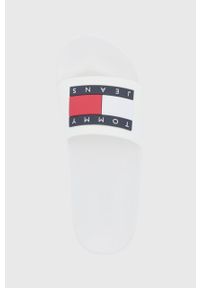 Tommy Jeans klapki EN0EN01889.YBL.FLAG.PO damskie kolor biały. Kolor: biały. Materiał: materiał, guma. Obcas: na obcasie. Wysokość obcasa: niski #3