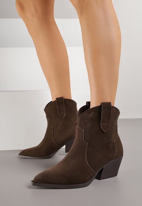 Born2be - Ciemnobrązowe Botki Kowbojki na Stożkowym Obcasie Elinyra. Okazja: na co dzień. Kolor: brązowy. Materiał: jeans. Obcas: na obcasie. Styl: casual, elegancki. Wysokość obcasa: średni