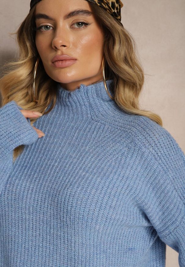 Renee - Niebieski Golf z Elastycznej Dzianiny Cuzze. Typ kołnierza: golf. Kolor: niebieski. Materiał: dzianina. Długość rękawa: długi rękaw. Długość: długie. Styl: klasyczny