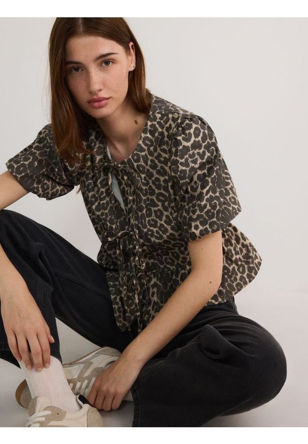 Reserved - Bluzka z wiązaniem - wielobarwny. Materiał: bawełna