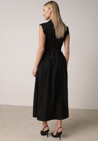 Born2be - Czarna Koszulowa Sukienka Bez Rękawów Ozdobiona Paskiem z Klamrą Phalixia. Okazja: na co dzień. Kolor: czarny. Długość rękawa: bez rękawów. Wzór: aplikacja. Typ sukienki: koszulowe. Styl: casual, elegancki #3