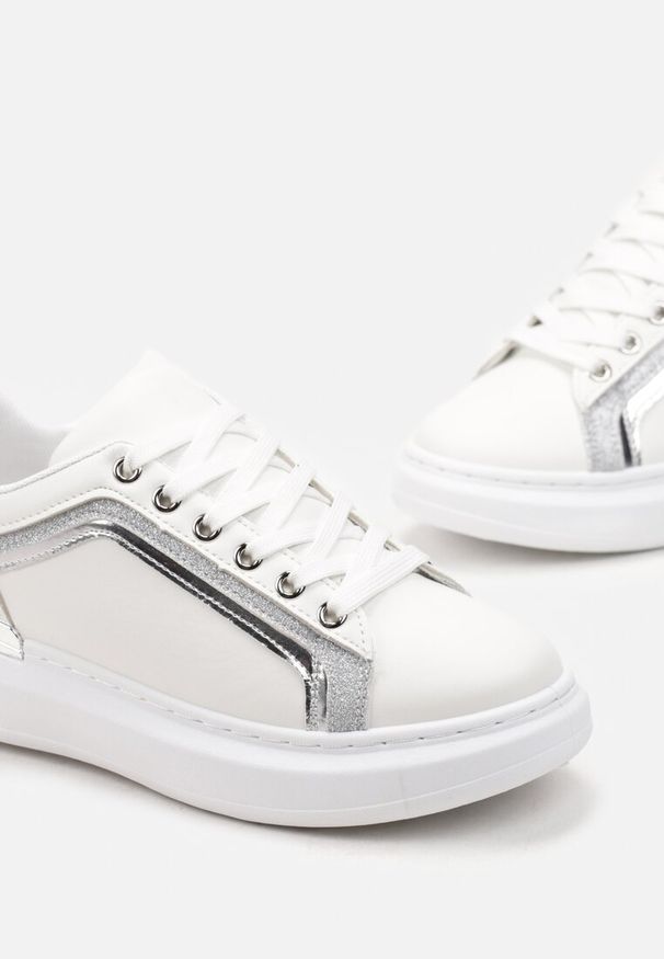 Born2be - Białe Sneakersy na Platformie z Metalicznymi Wstawkami Tilene. Okazja: na co dzień. Kolor: biały. Obcas: na platformie