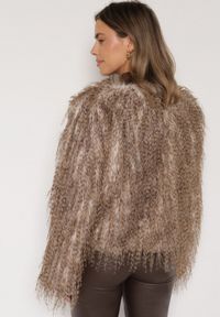 Born2be - Brązowa Futrzana Kurtka z Cieniowanym Wzorem Tusvella. Okazja: na co dzień. Kolor: brązowy. Materiał: futro. Styl: klasyczny, casual #6