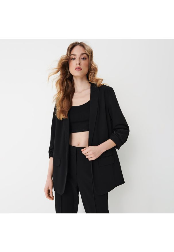 Mohito - Czarna marynarka bez zapięcia - Czarny. Kolor: czarny