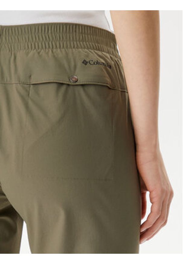 columbia - Columbia Spodnie outdoor Cedar Crest™ 2119793 Khaki Regular Fit. Kolor: brązowy. Materiał: syntetyk. Sport: outdoor