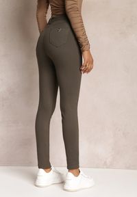 Renee - Ciemnozielone Skinny Spodnie z Kieszeniami i Zapięciem na Guzik oraz Suwak Mendieva. Kolor: zielony. Materiał: bawełna, elastan. Wzór: jednolity