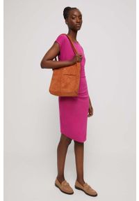 medicine - Medicine sukienka kolor różowy mini dopasowana. Kolor: różowy. Materiał: dzianina. Długość rękawa: krótki rękaw. Wzór: gładki. Typ sukienki: asymetryczne, dopasowane. Długość: mini #5