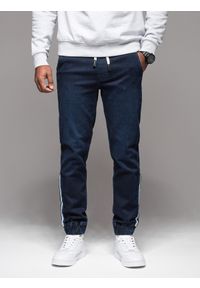 Ombre Clothing - Męskie jeansowe joggery z lampasami – ciemnoniebieskie V4. Okazja: na co dzień. Kolor: niebieski. Materiał: jeans. Styl: retro, sportowy, casual #6