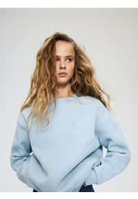 Reserved - Bluza z haftem - jasnoniebieski. Kolor: zielony, niebieski. Materiał: dzianina, bawełna. Wzór: haft