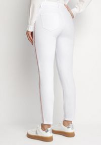 Born2be - Białe Spodnie Skinny z Wysokim Stanem i Lampasami Nimirene. Okazja: na co dzień. Stan: podwyższony. Kolor: biały. Styl: casual, elegancki #7
