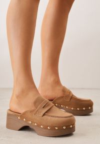 Renee - Jasnobrązowe Klapki Drewniaki o Fasonie Loafersów z Ozdobnymi Nitami Sargita. Okazja: na co dzień. Kolor: brązowy. Materiał: skóra. Wzór: haft. Styl: casual, elegancki #8