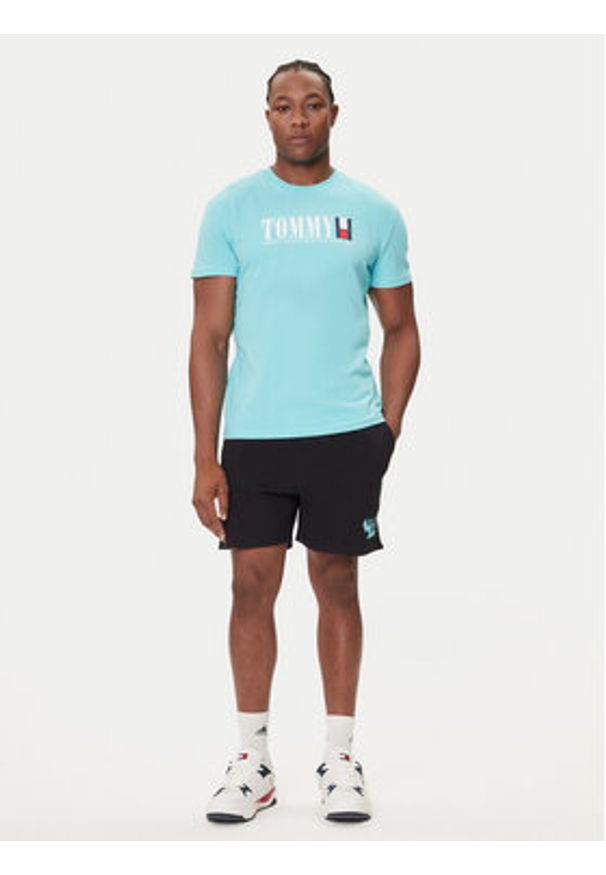 Tommy Jeans T-Shirt Dna Flag DM0DM21941 Zielony Regular Fit. Kolor: zielony. Materiał: bawełna