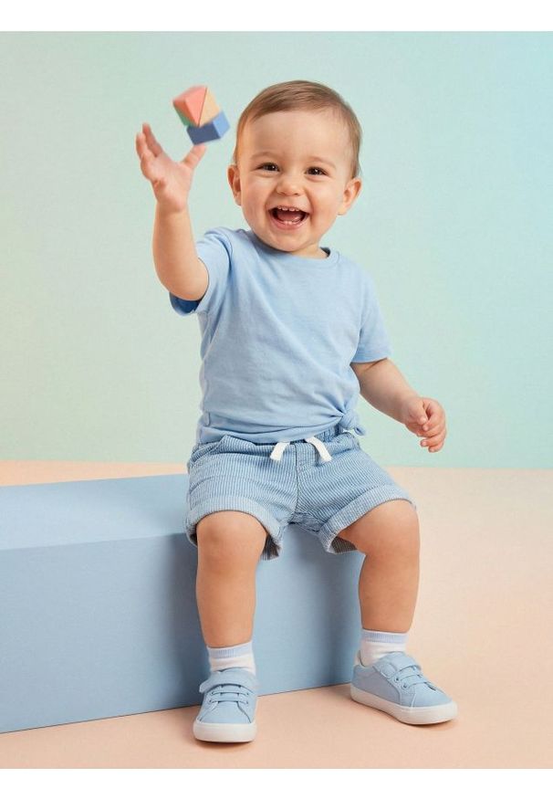 Sinsay - Szorty jeansowe z domieszką wiskozy - niebieski. Kolor: niebieski. Materiał: jeans, wiskoza