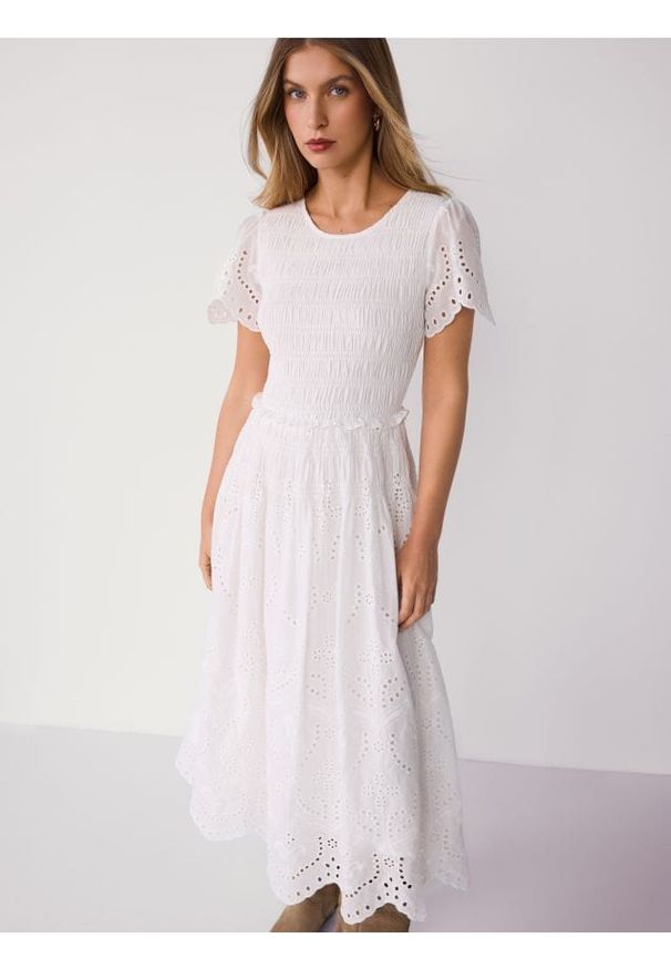 Reserved - Bawełniana sukienka z ażurowym wzorem - złamana biel. Materiał: bawełna. Wzór: ażurowy