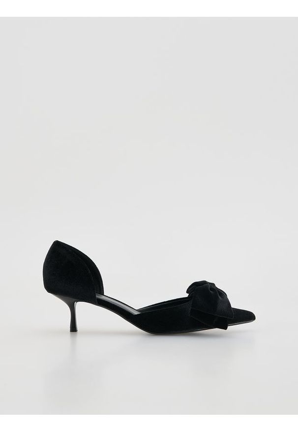 Reserved - Czółenka z kokardami - czarny. Kolor: czarny. Materiał: materiał. Wzór: gładki