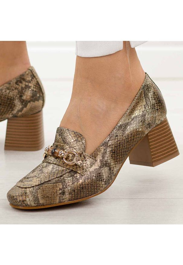 Złote półbuty damskie na słupku M.Daszyński 25141-1. Okazja: na co dzień. Kolor: złoty. Materiał: skóra. Szerokość cholewki: normalna. Sezon: wiosna, jesień. Obcas: na słupku. Styl: casual, elegancki, klasyczny, wizytowy