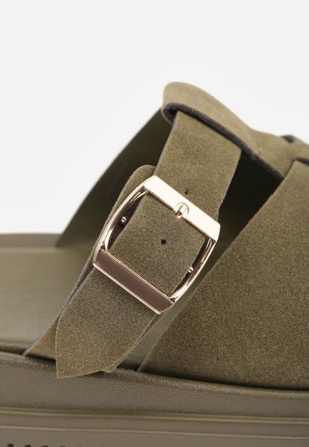 Renee - Zielone Klapki z Zakrytym Noskiem i Ozdobnymi Paskami z Klamerką Themine. Kolor: zielony. Materiał: nubuk, koronka. Sezon: lato