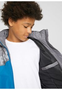 bonprix - Wodoodporna kurtka zimowa z kapturem i blokami kolorów. Typ kołnierza: kaptur. Kolor: czarny. Wzór: napisy. Sezon: zima #3