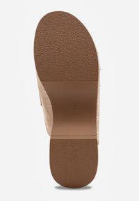 Born2be - Beżowe Klapki Drewniaki w Stylu Mokasynów z Nitami Hanaria. Okazja: na co dzień. Kolor: beżowy. Materiał: jeans, koronka. Wzór: aplikacja. Styl: casual, elegancki #7