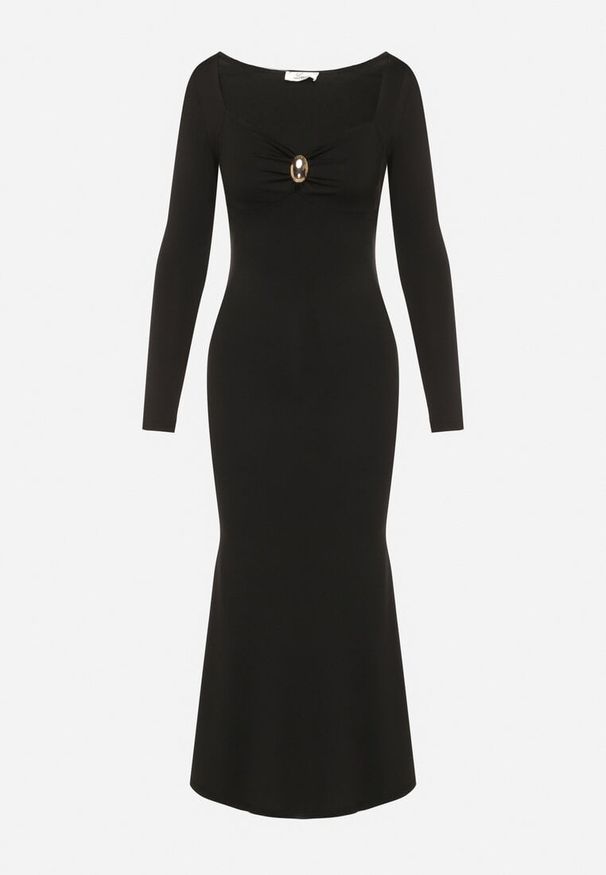 Born2be - Czarna Sukienka z Wiskozą Ozdobiona Metalową Klamrą Refira. Okazja: na co dzień. Kolor: czarny. Materiał: wiskoza. Wzór: aplikacja. Typ sukienki: proste. Styl: wizytowy, casual, elegancki