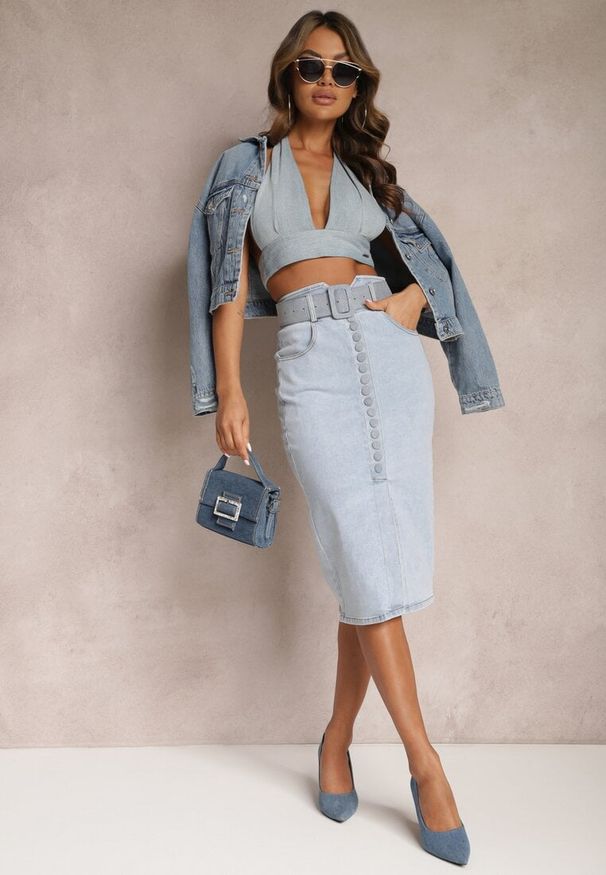 Renee - Jasnoniebieska Jeansowa Spódnica Ołówkowa Midi z Guzikami i Rozcięciem Jackiesa. Kolor: niebieski. Materiał: jeans