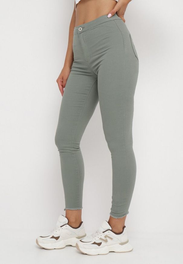 Born2be - Zielone Spodnie Skinny Biscova. Kolor: zielony. Styl: elegancki