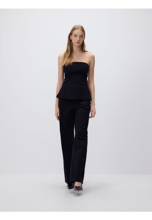 Reserved - Jeansy wide leg ze strasem - czarny. Kolor: czarny