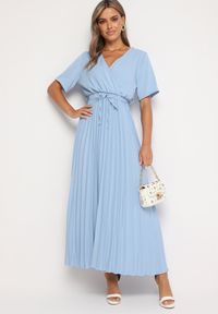Born2be - Niebieska Sukienka Plisowana Maxi z Wiązanym Paskiem Dianiza. Kolor: niebieski. Materiał: materiał. Długość: maxi #3