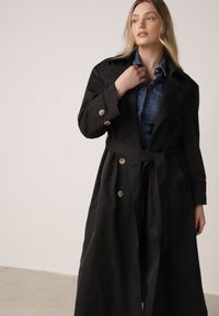 Born2be - Czarny Bawełniano-Wiskozowy Płaszcz Trencz z Wiązanym Paskiem i Klapą Lissana. Okazja: na co dzień. Kolor: czarny. Materiał: wiskoza, bawełna. Styl: casual, elegancki, klasyczny #3