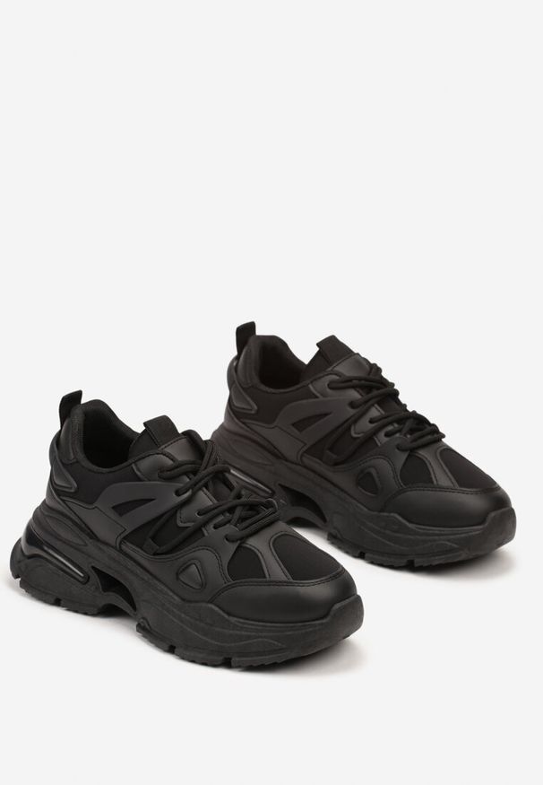 Renee - Czarne Sznurowane Sneakersy na Platformie Ozdobione Tłoczeniem Navlora. Nosek buta: okrągły. Zapięcie: sznurówki. Kolor: czarny. Materiał: materiał. Wzór: aplikacja. Obcas: na platformie. Wysokość obcasa: niski