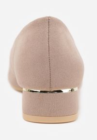 Renee - Ciemnobeżowe Czółenka Vices z Wkładką ze Skóry Naturalnej i Metaliczną Aplikacją Edilania. Kolor: beżowy. Materiał: skóra. Wzór: aplikacja. Obcas: na obcasie. Styl: elegancki, klasyczny. Wysokość obcasa: średni #7