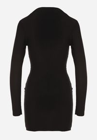 Born2be - Czarna Dopasowana Sukienka Ozdobiona Metalicznymi Aplikacjami Vetimala. Okazja: na imprezę. Kolor: czarny. Wzór: aplikacja #6