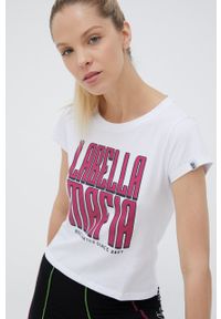 LABELLAMAFIA - LaBellaMafia t-shirt bawełniany kolor biały. Kolor: biały. Materiał: bawełna. Długość rękawa: krótki rękaw. Długość: krótkie. Wzór: nadruk