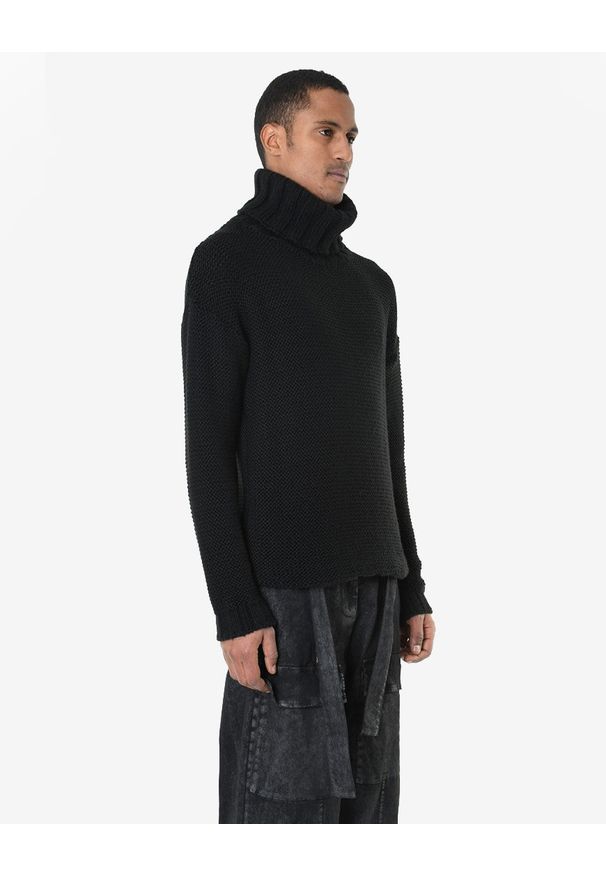 La Haine Inside Us Sweter | LM278 | Mężczyzna | Czarny. Okazja: na co dzień. Typ kołnierza: golf. Kolor: czarny. Materiał: poliester, wełna. Wzór: jednolity. Styl: elegancki, casual