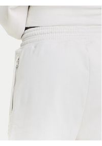 Adidas by Stella McCartney - adidas by Stella McCartney Szorty sportowe True Casuals JX6786 Beżowy Loose Fit. Kolor: beżowy. Materiał: bawełna #5