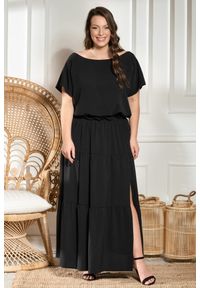 KARKO - Spódnica letnia rozkloszowana długa rozcięcie na nodze LUNA czarna. Kolekcja: plus size. Kolor: czarny. Materiał: poliester, tkanina. Długość: długie. Sezon: lato. Styl: klasyczny