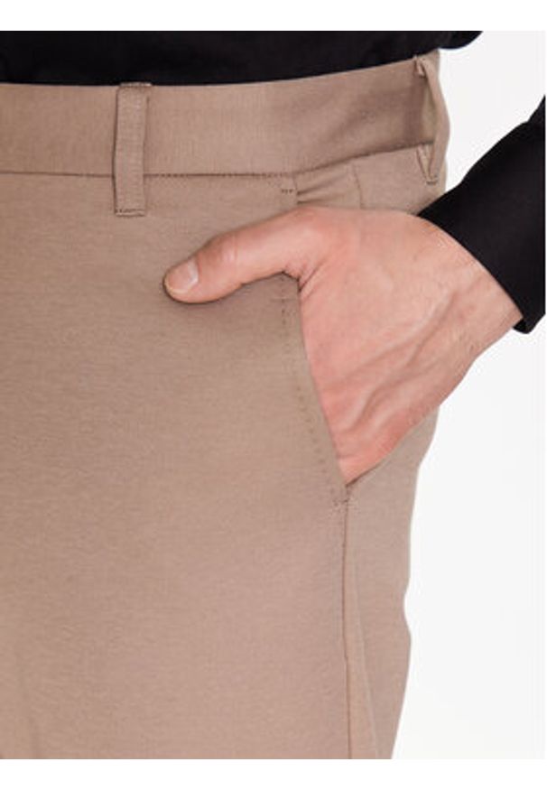 Lindbergh Chinosy 30-01007A Beżowy Slim Fit. Kolor: beżowy. Materiał: syntetyk