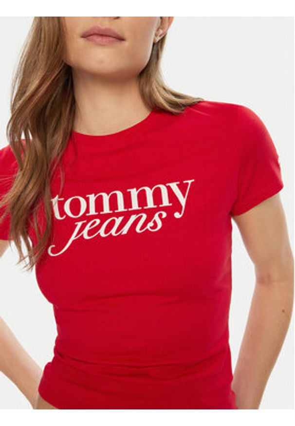 Tommy Jeans T-Shirt Essential DW0DW19447 Czerwony Slim Fit. Kolor: czerwony. Materiał: bawełna