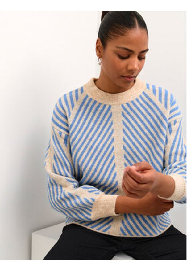 Kaffe Sweter Vera 10507817 Beżowy Regular Fit. Kolor: beżowy. Materiał: syntetyk