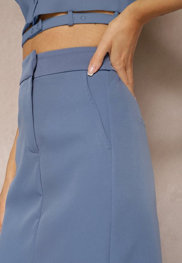 Renee - Niebieska Trapezowa Spódnica z Rozcięciem Zapinana na Suwak Tiamahla. Okazja: na co dzień, na spotkanie biznesowe. Kolor: niebieski. Styl: biznesowy, klasyczny, elegancki, casual