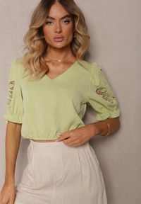 Renee - Jasnozielona Bluzka Koszulowa z Ozdobnym Rękawem i Trójkątnym Dekoltem Janesta. Okazja: na co dzień. Kolor: zielony. Materiał: jeans, materiał. Styl: casual, wizytowy