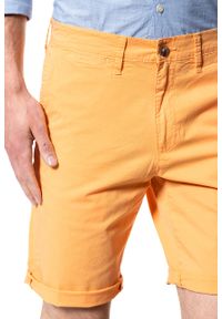 Wrangler - SPODENKI MĘSKIE WRANGLER CHINO SHORT AMBER YELLOW W14AMM15V. Materiał: materiał. Wzór: jednolity, aplikacja #7