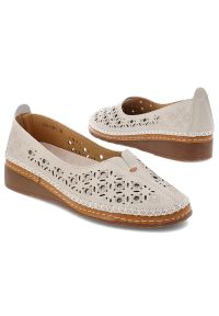 Beżowe Półbuty S.Barski Wsuwane Obuwie Damskie. Okazja: na spacer. Zapięcie: bez zapięcia. Kolor: beżowy. Materiał: skóra. Wzór: ażurowy. Styl: elegancki, klasyczny #5