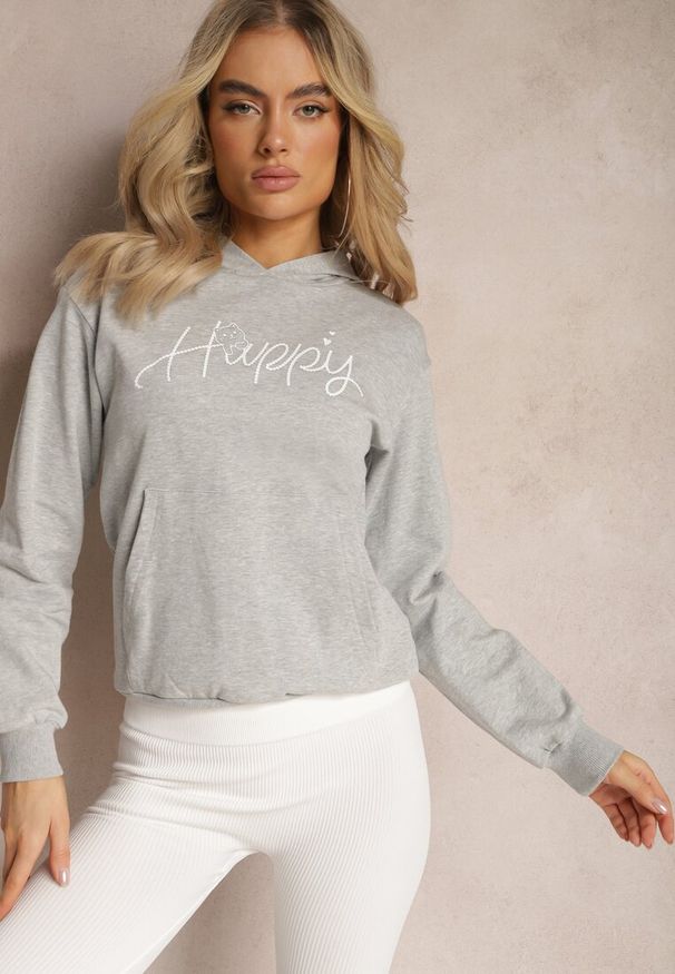 Renee - Szara Bluza z Ozdobnym Napisem i Kapturem Arseia. Okazja: na co dzień. Typ kołnierza: kaptur. Kolor: szary. Materiał: jeans. Wzór: napisy. Styl: casual